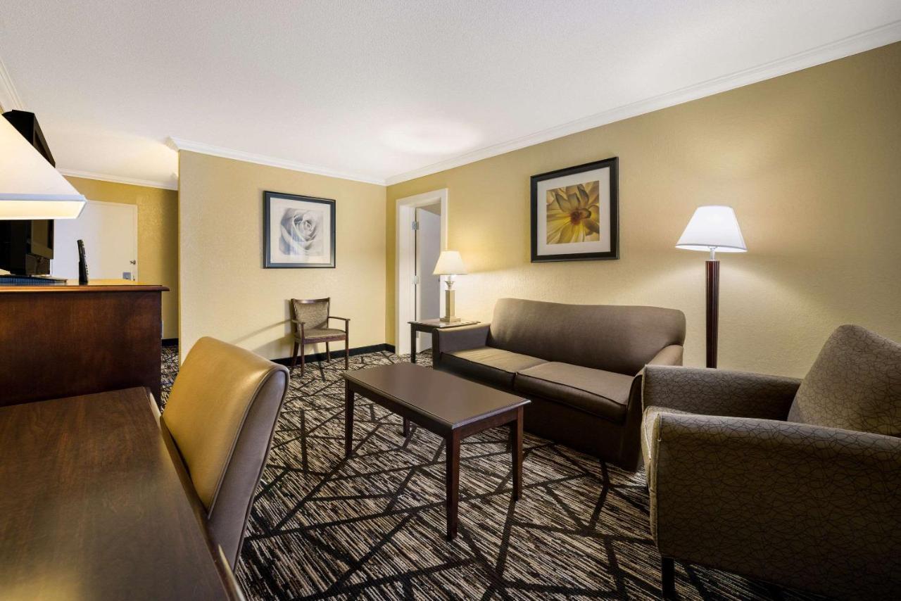 Quality Inn And Suites Fairgrounds - Syracuse Seneca Knolls Exteriör bild